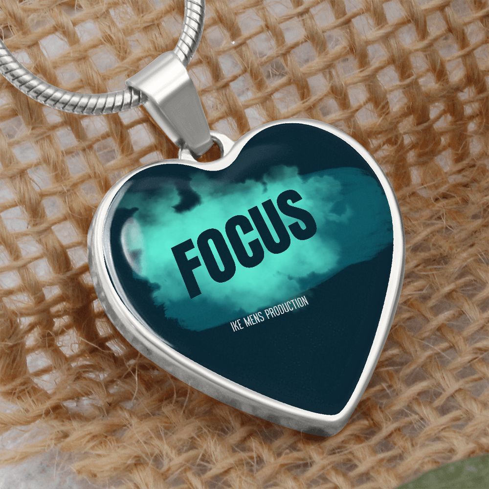 FOCUS HEART NECKLACE