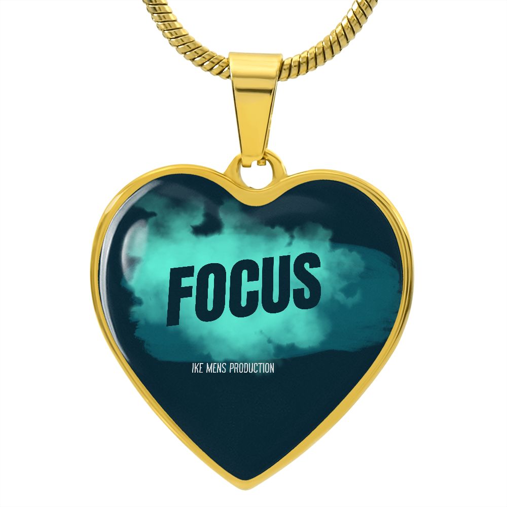 FOCUS HEART NECKLACE