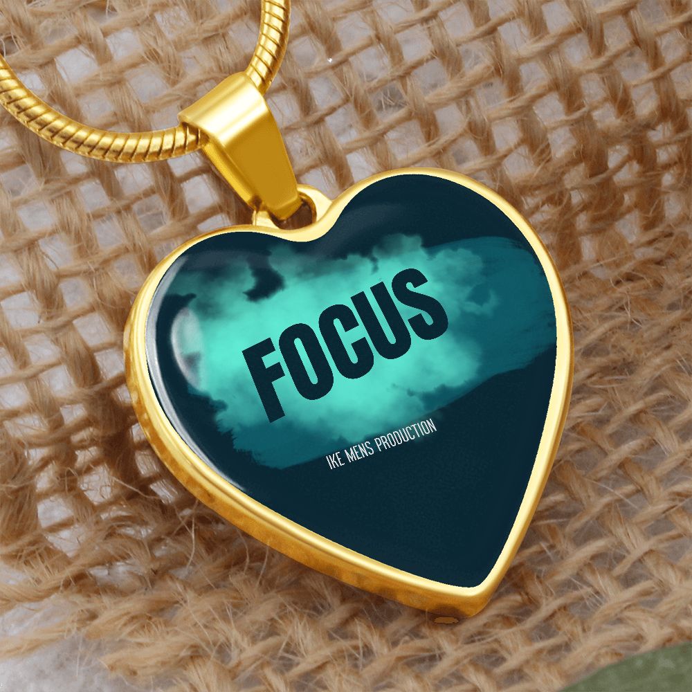 FOCUS HEART NECKLACE