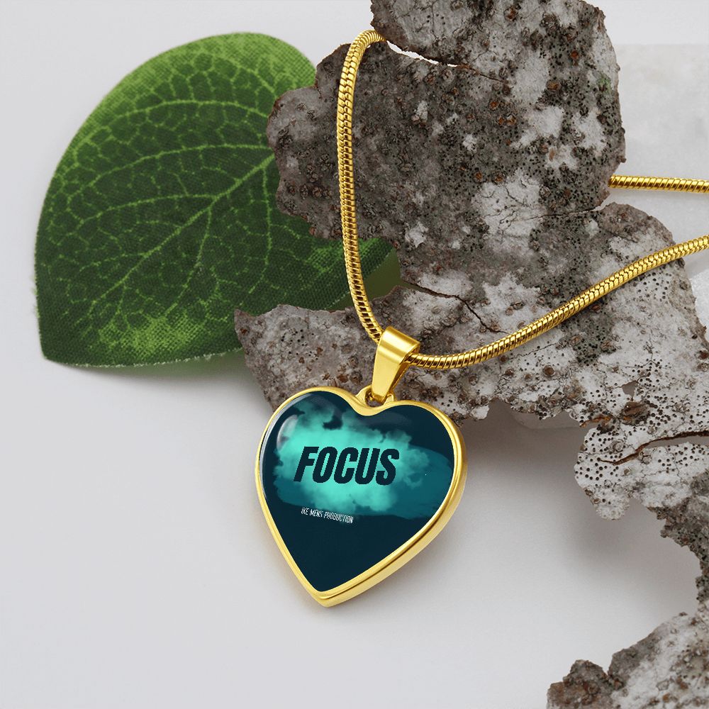 FOCUS HEART NECKLACE